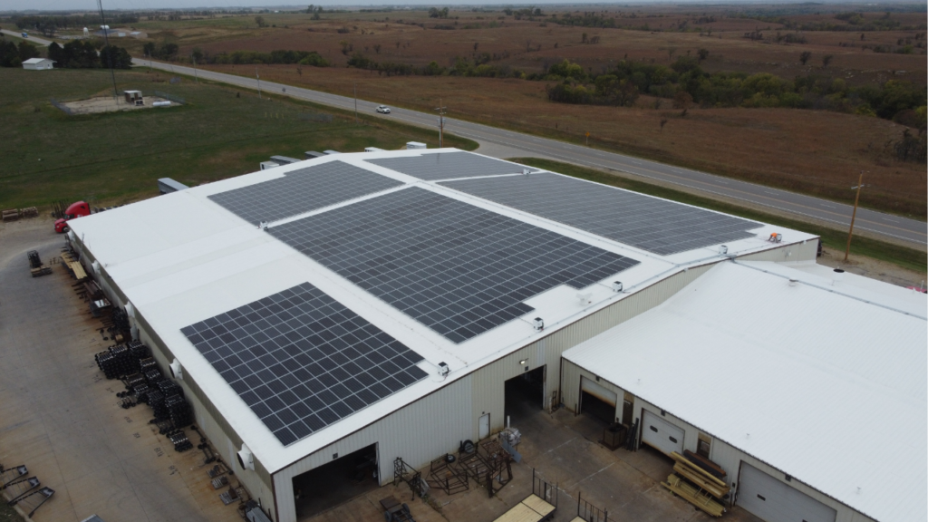 Large commercial solar array on Titan Trailer facility in Waterville KS installed by Artisun Sola